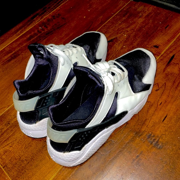 Nike Huaraches Black/White Orca Size 9 - Picture 1 of 2